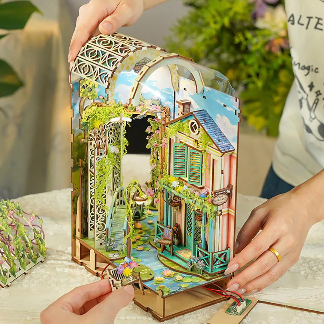 MINI-décor de bibliothèque - GIVERNY GARDEN