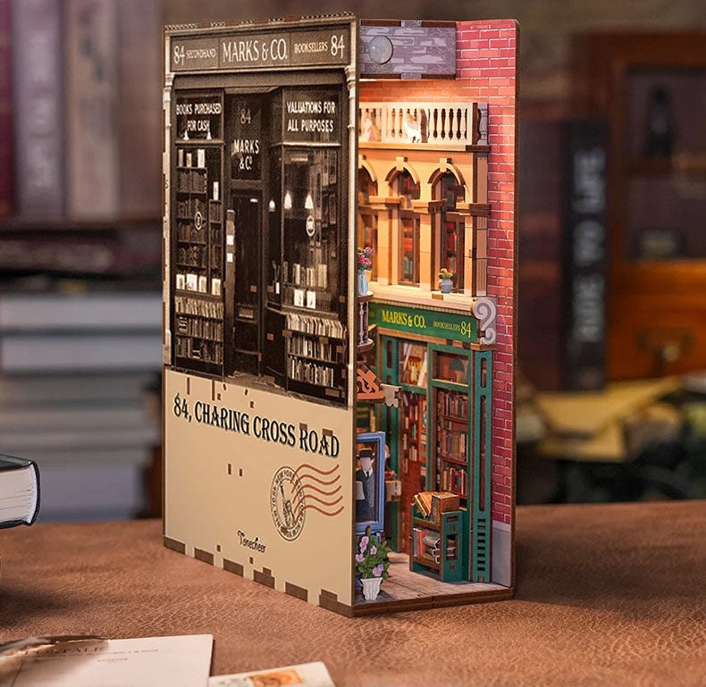 MINI-décor de bibliothèque - 84 CHARING CROSS ROAD