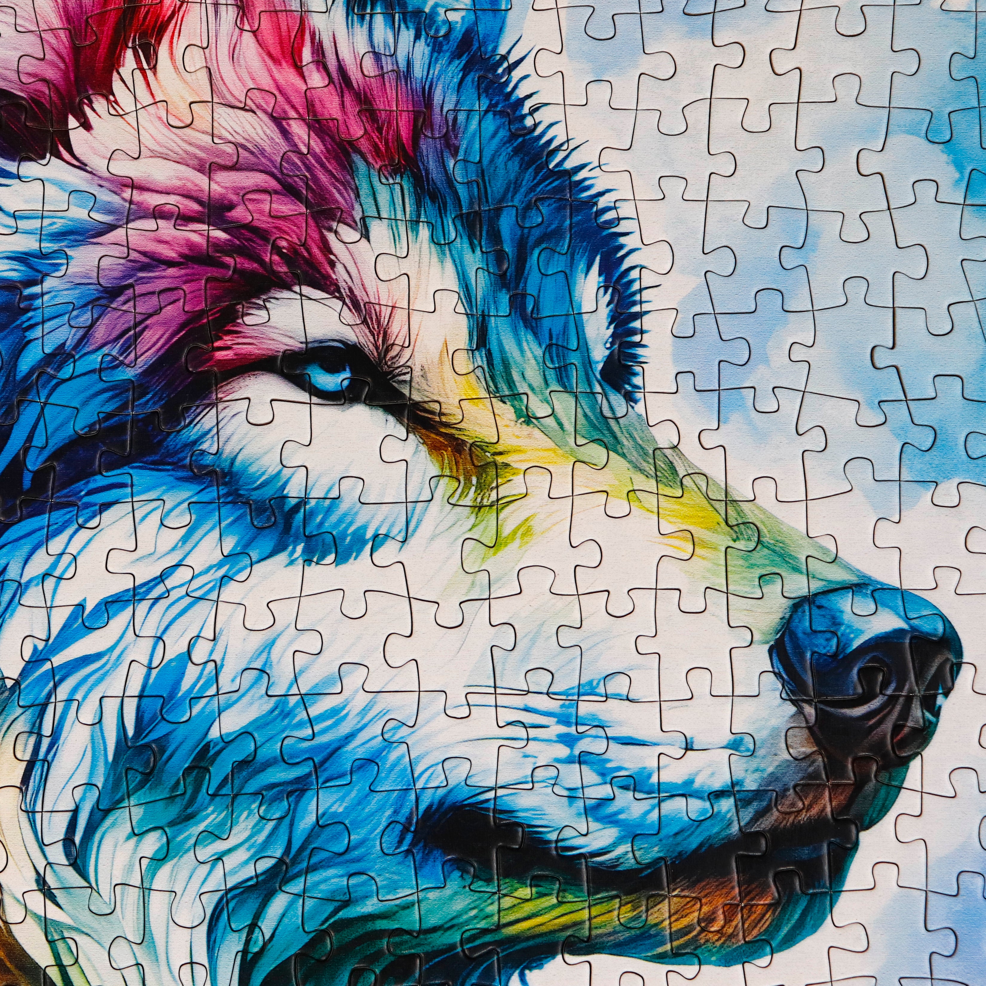 Puzzle - WOLF OF MANY HUES