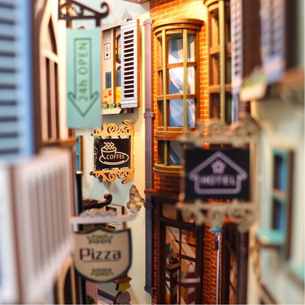 BOOK NOOK - TRAVEL IN VENICE