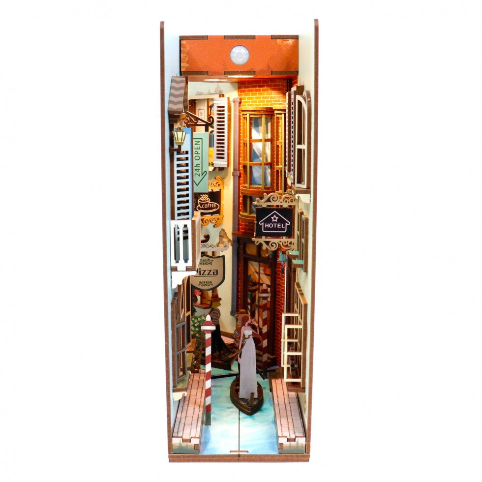 BOOK NOOK - TRAVEL IN VENICE
